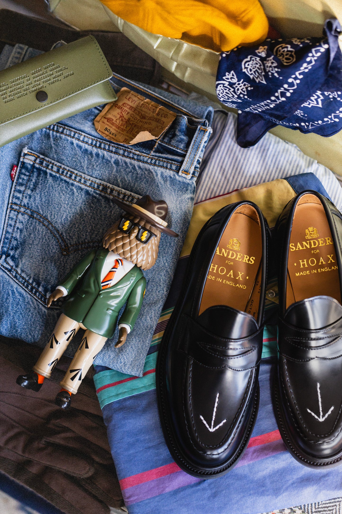 Leggie Bird x HOAX × Sanders x UNBOX 150th Anniversary Deluxe figure set